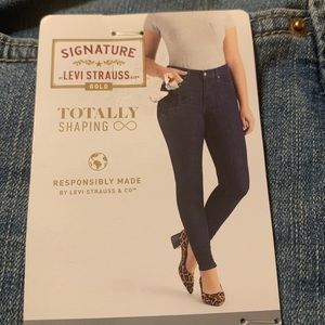 Women's Levi's Plus Shaping SZ 22M 22